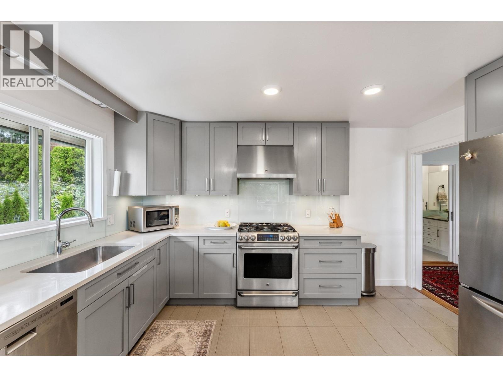4375 WOODCREST ROAD, West Vancouver