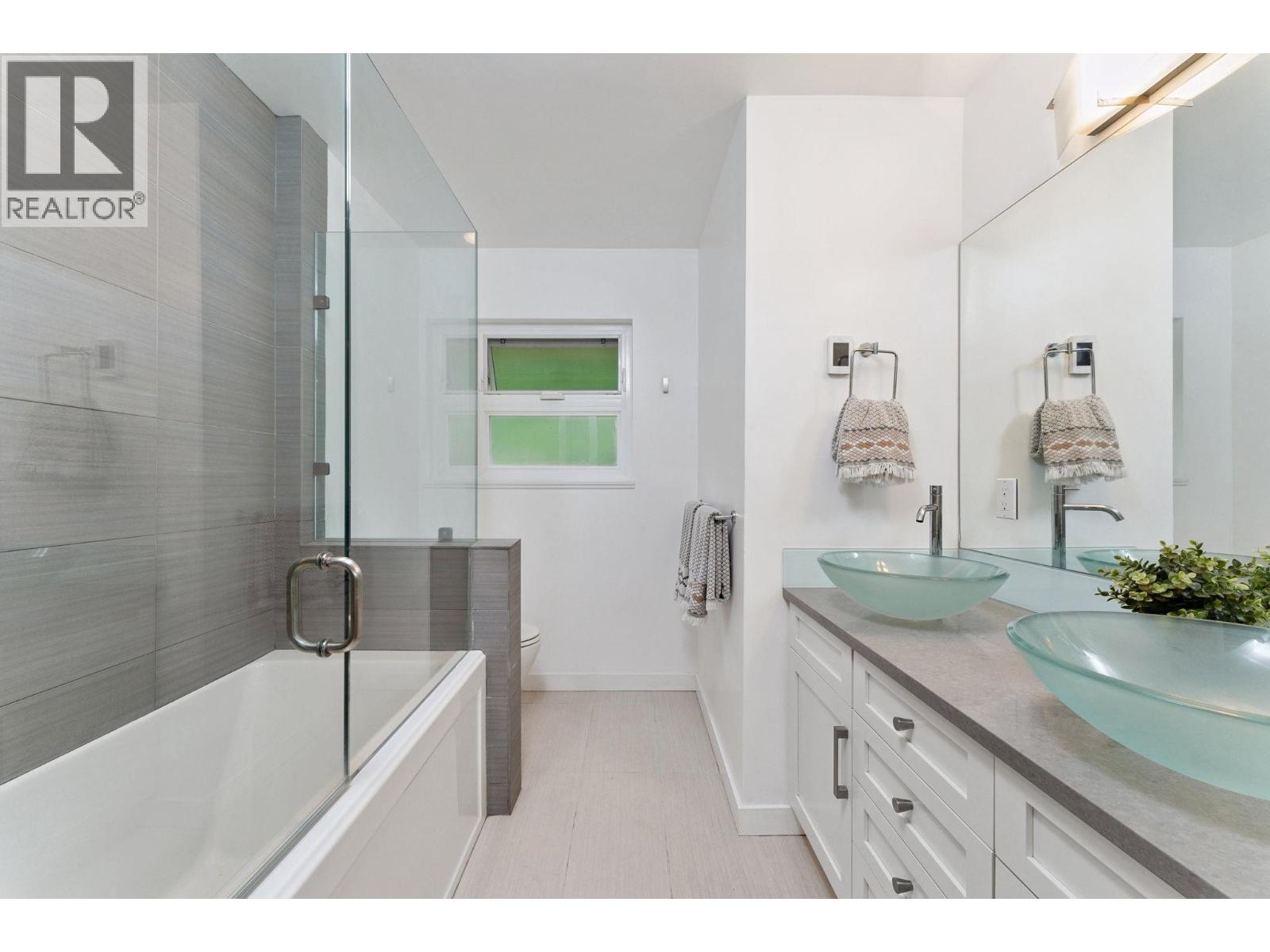 4375 WOODCREST ROAD, West Vancouver