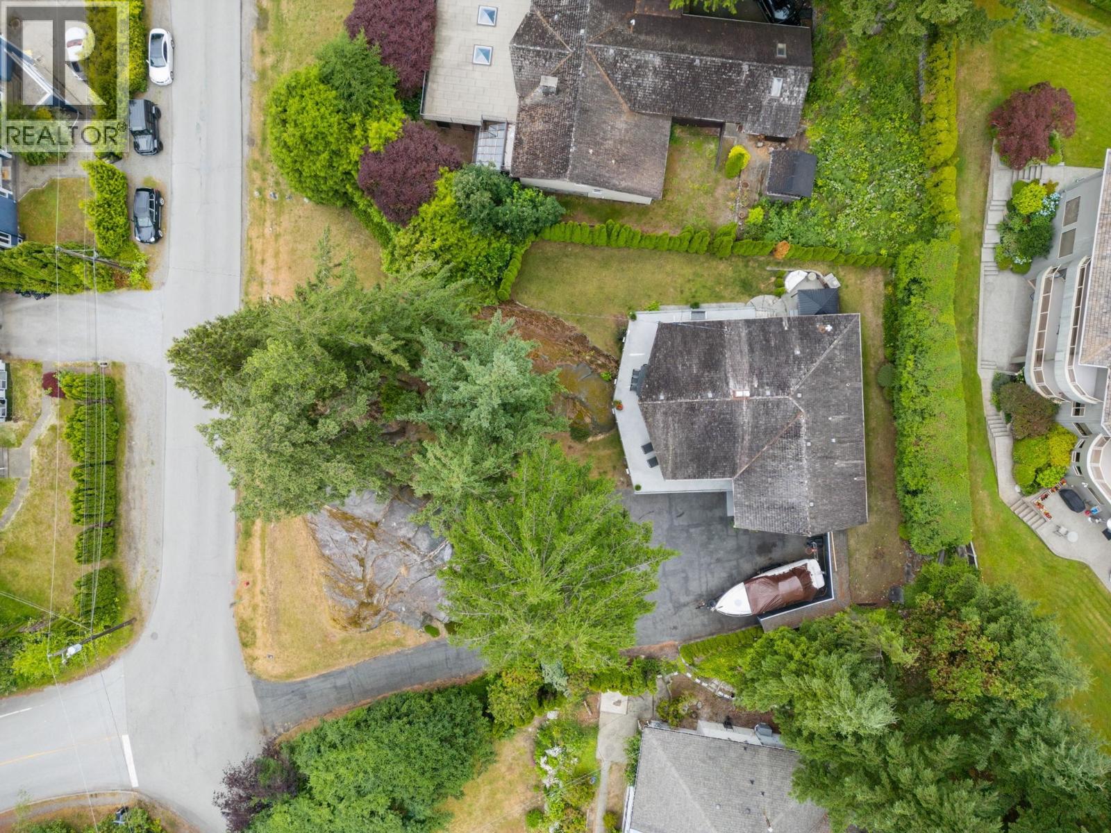 4375 WOODCREST ROAD, West Vancouver