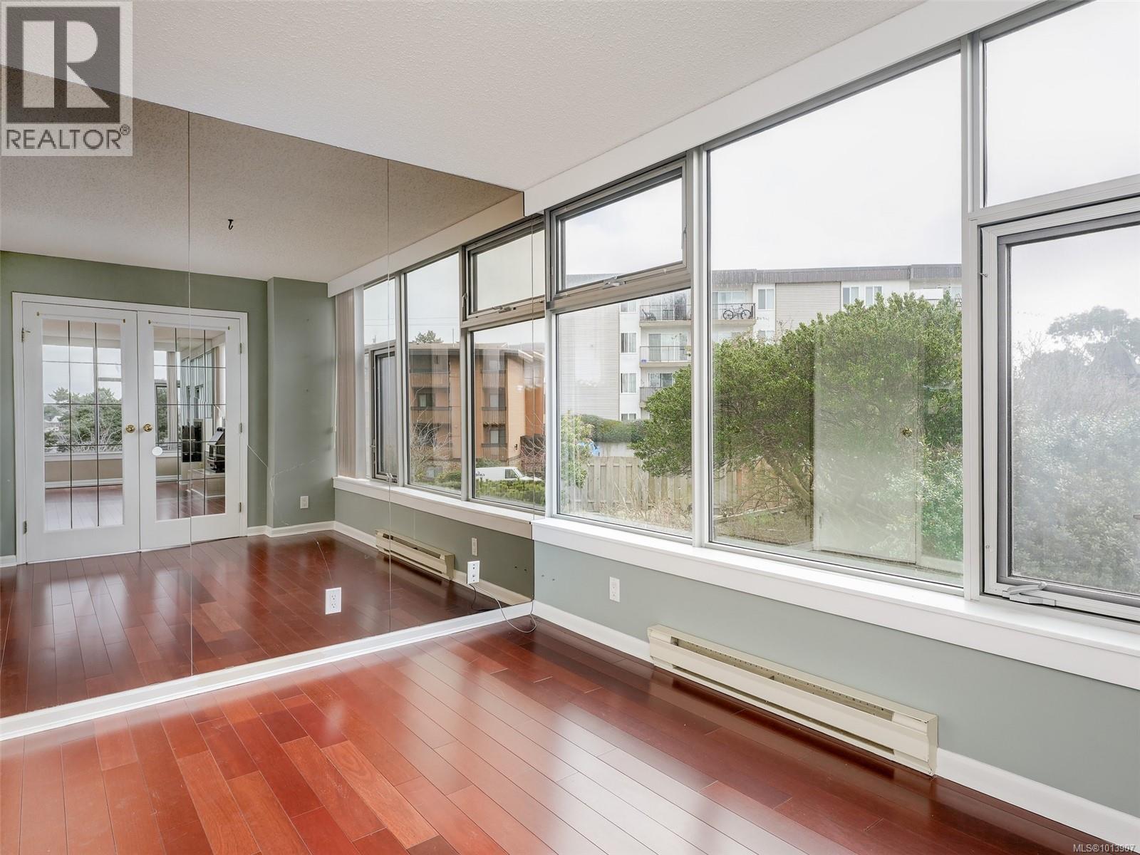 202 325 Maitland Street, Victoria