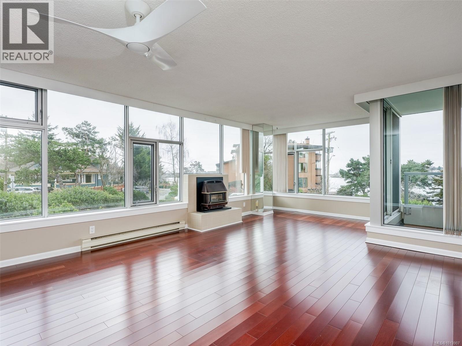 202 325 Maitland Street, Victoria