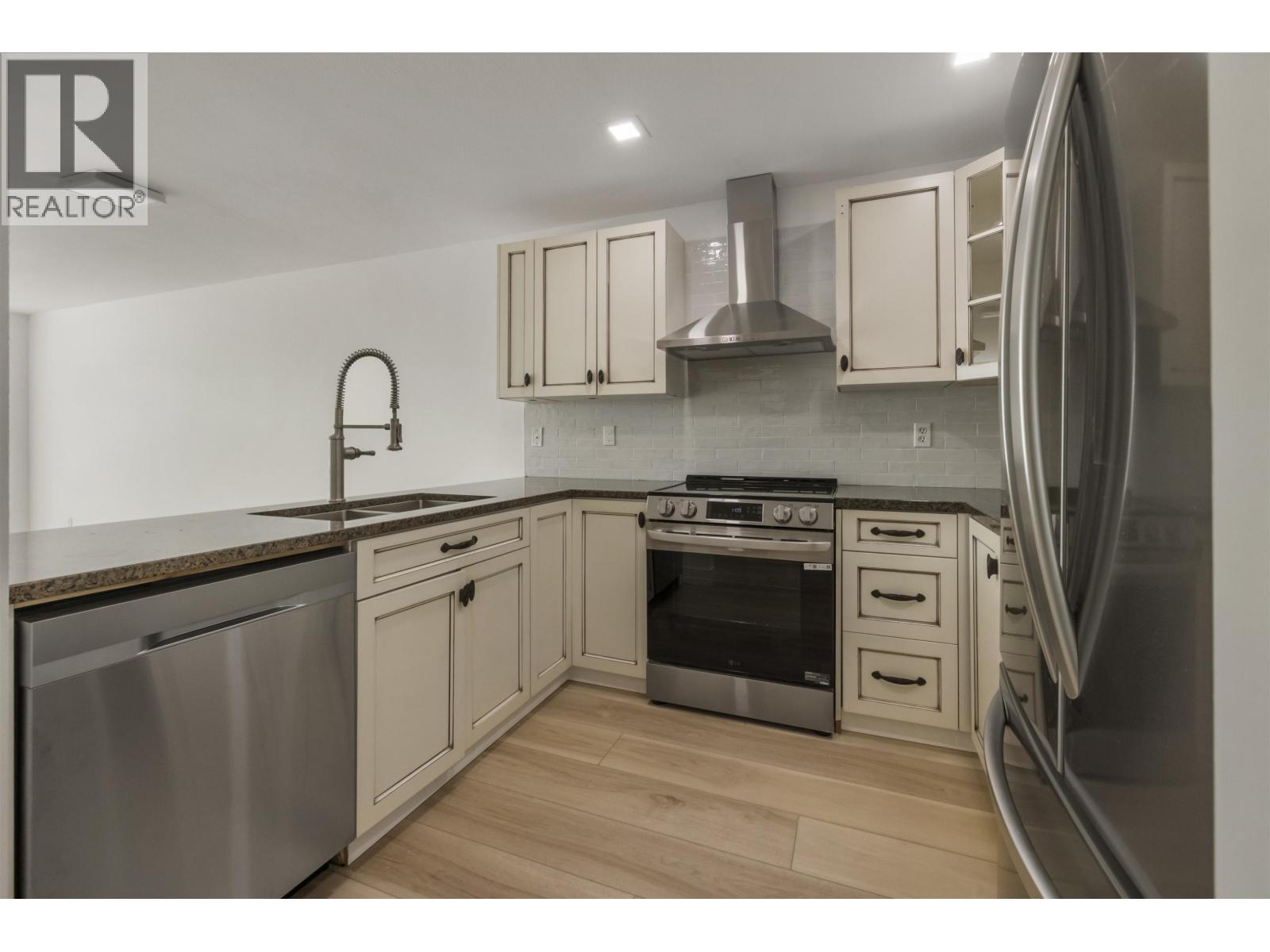 209 22356 MCINTOSH AVENUE, Maple Ridge