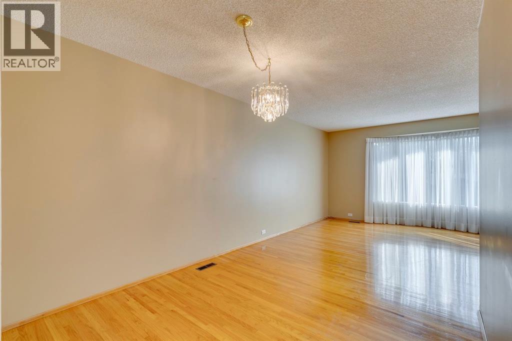 Single Family House Bungalow for Sale in  Dalmead Crescent NW Dalhousie Calgary 