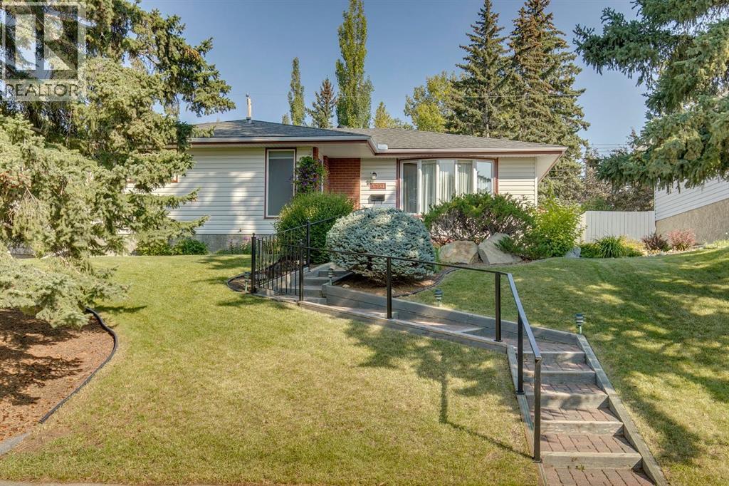 5751 Dalmead Crescent NW, Calgary, Alberta
