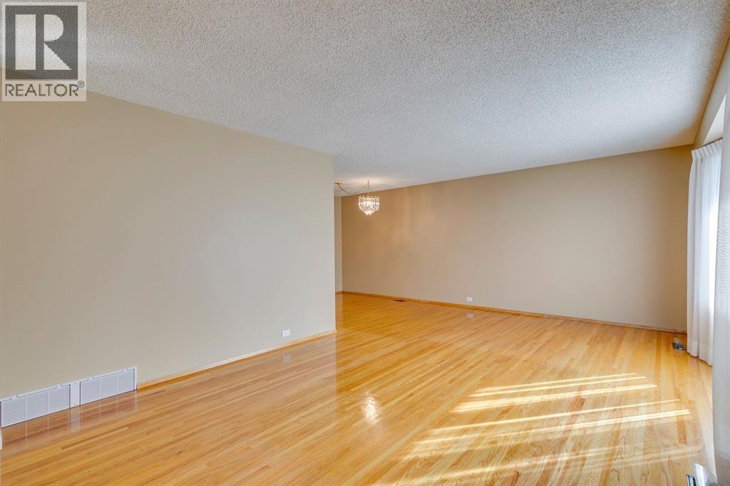 Single Family House Bungalow for Sale in  Dalmead Crescent NW Dalhousie Calgary 