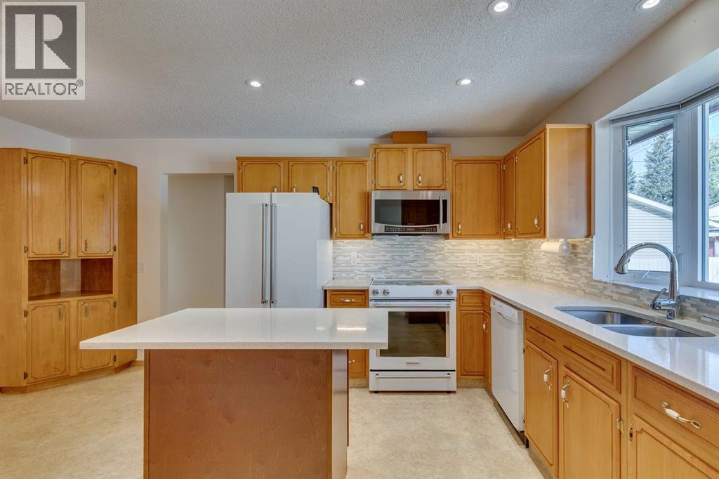 Single Family House Bungalow for Sale in  Dalmead Crescent NW Dalhousie Calgary 
