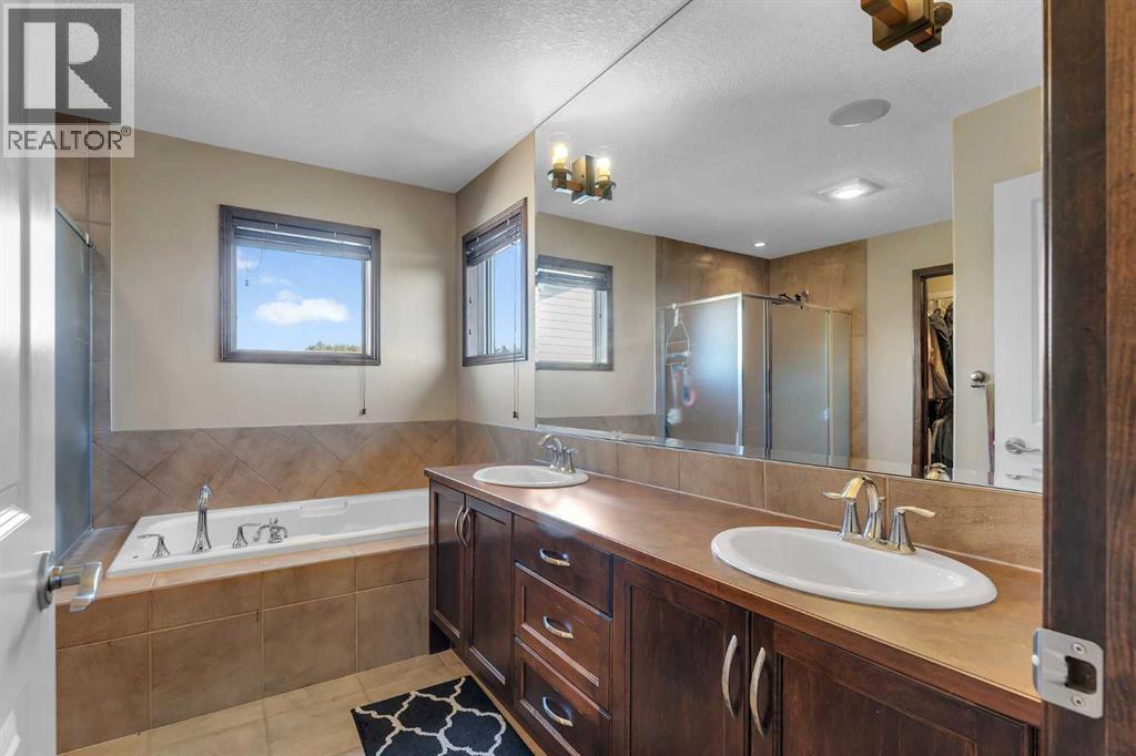 Single Family House for Sale in  Tuscany Summit Heath NW Tuscany Calgary 