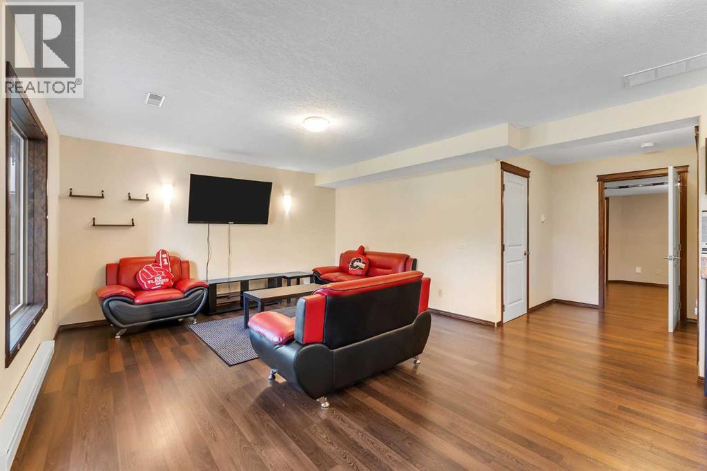Single Family House for Sale in  Tuscany Summit Heath NW Tuscany Calgary 