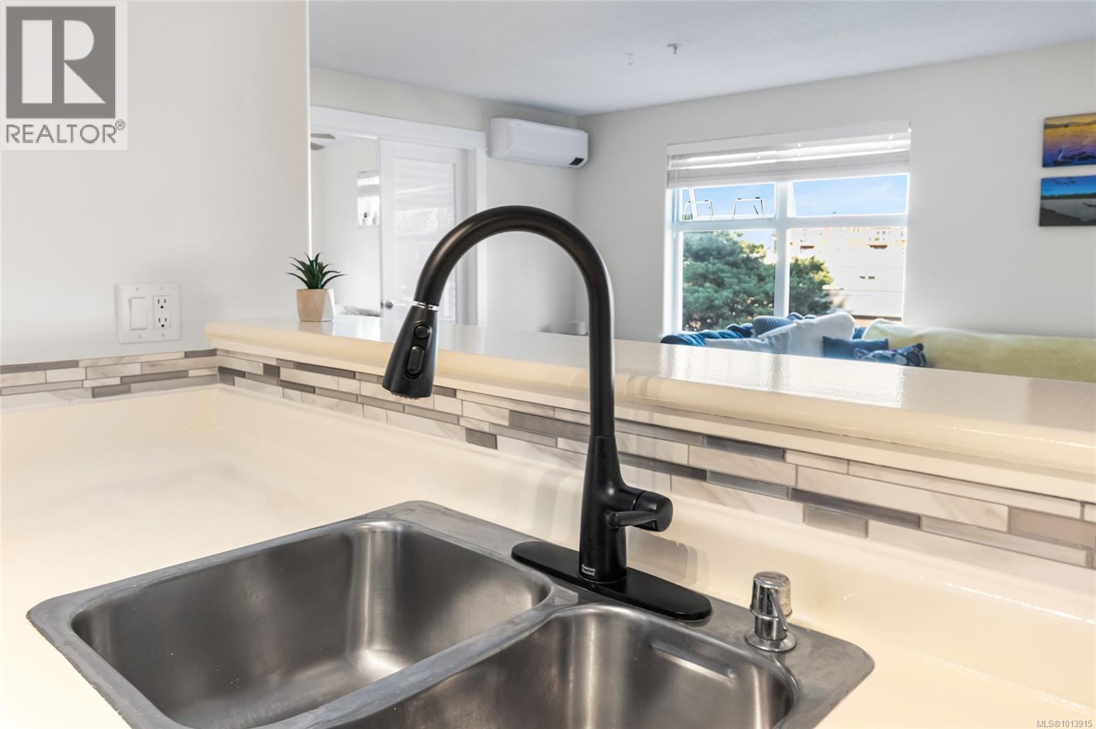 321 2829 Peatt Road, Langford