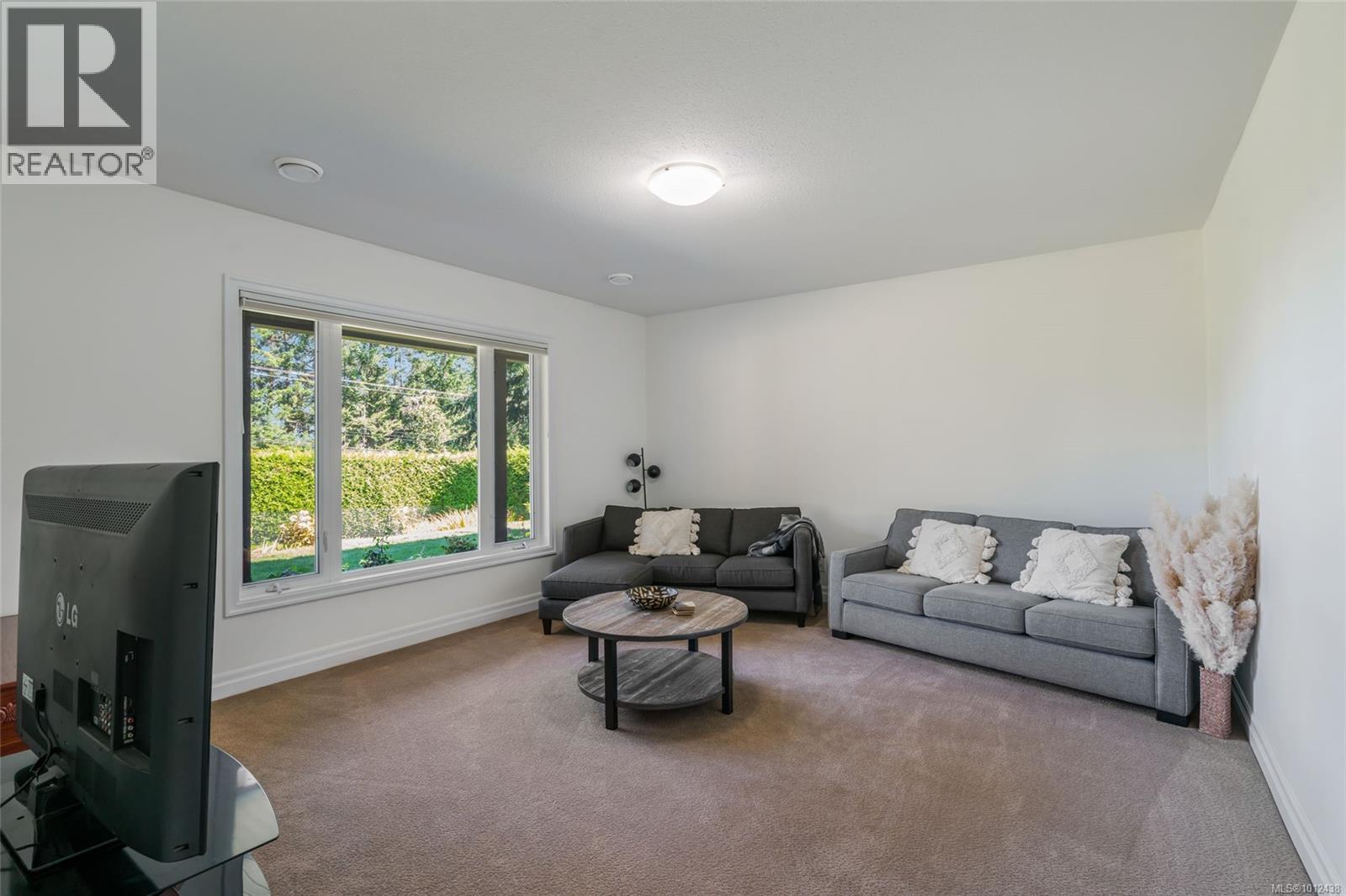 2904 Dolphin Dr, Nanoose Bay