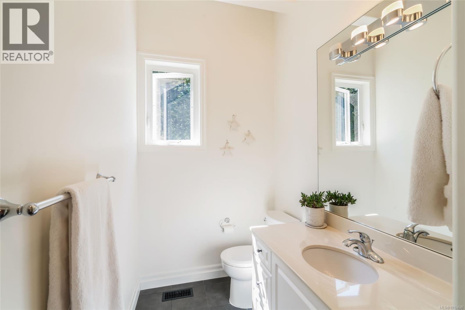 2904 Dolphin Dr, Nanoose Bay