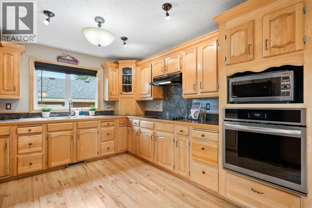 Single Family House Bi-level for Sale in  Lake Ontario Place SE Lake Bonavista Calgary 