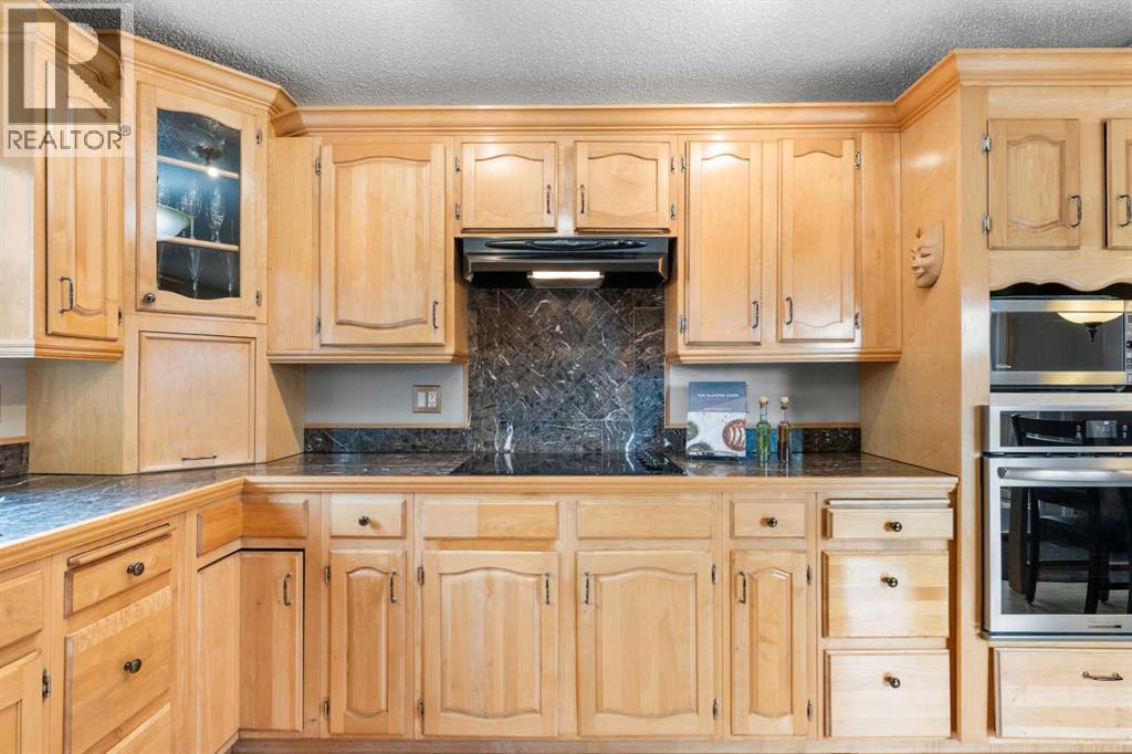 Single Family House Bi-level for Sale in  Lake Ontario Place SE Lake Bonavista Calgary 