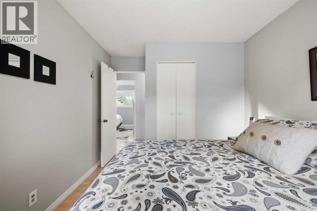 Single Family House Bi-level for Sale in  Lake Ontario Place SE Lake Bonavista Calgary 