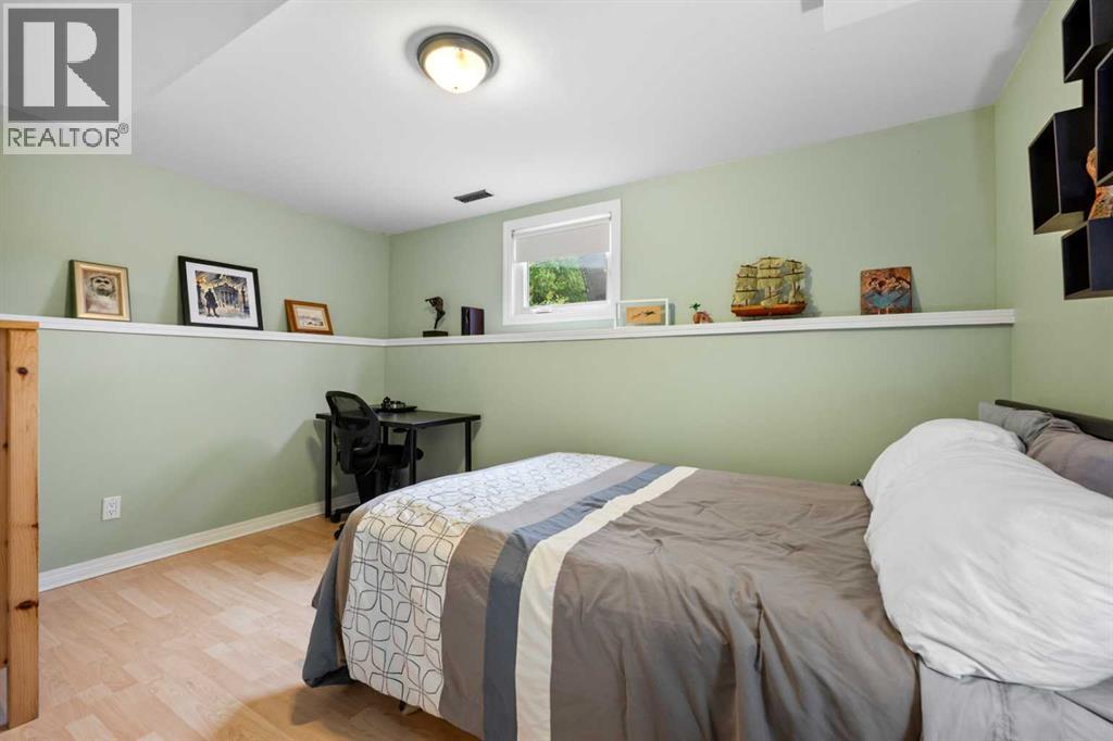 Single Family House Bi-level for Sale in  Lake Ontario Place SE Lake Bonavista Calgary 