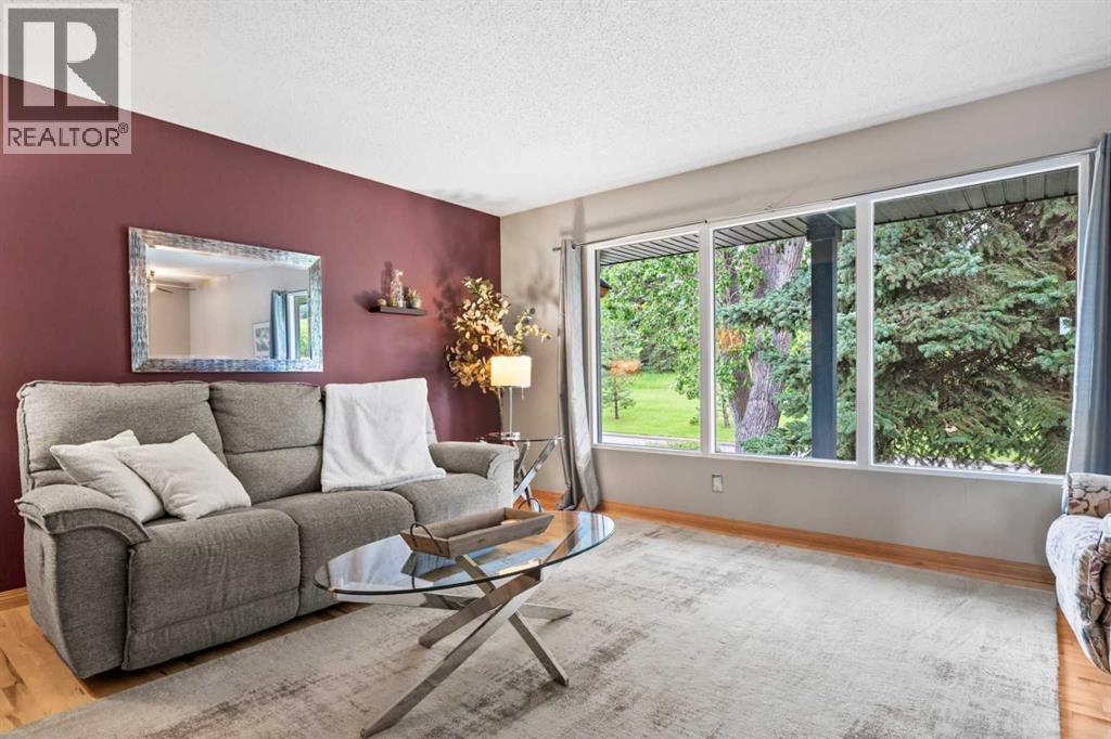 Single Family House Bi-level for Sale in  Lake Ontario Place SE Lake Bonavista Calgary 