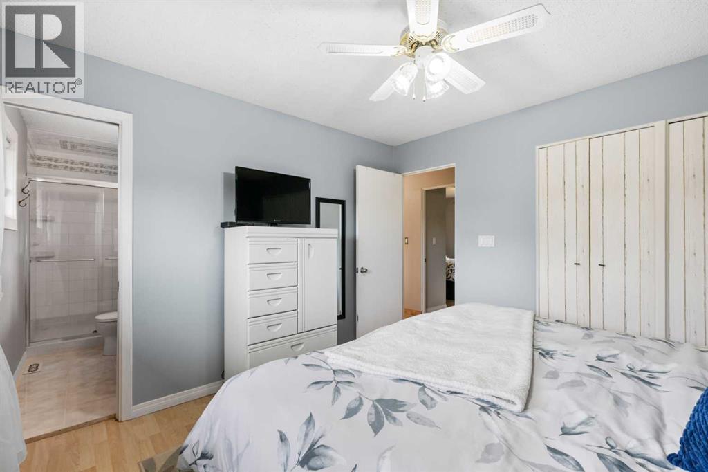 Single Family House Bi-level for Sale in  Lake Ontario Place SE Lake Bonavista Calgary 
