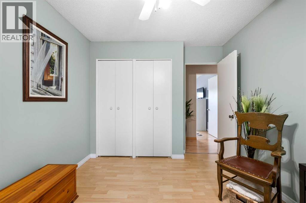 Single Family House Bi-level for Sale in  Lake Ontario Place SE Lake Bonavista Calgary 