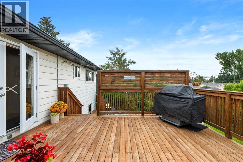 Single Family House Bi-level for Sale in  Lake Ontario Place SE Lake Bonavista Calgary 