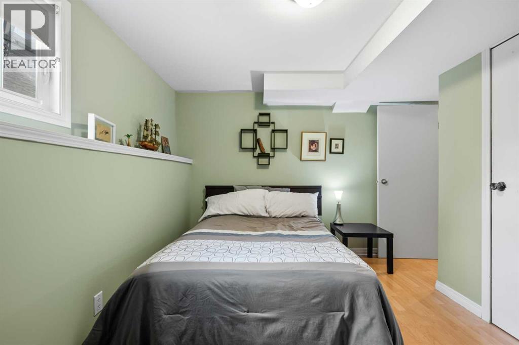 Single Family House Bi-level for Sale in  Lake Ontario Place SE Lake Bonavista Calgary 