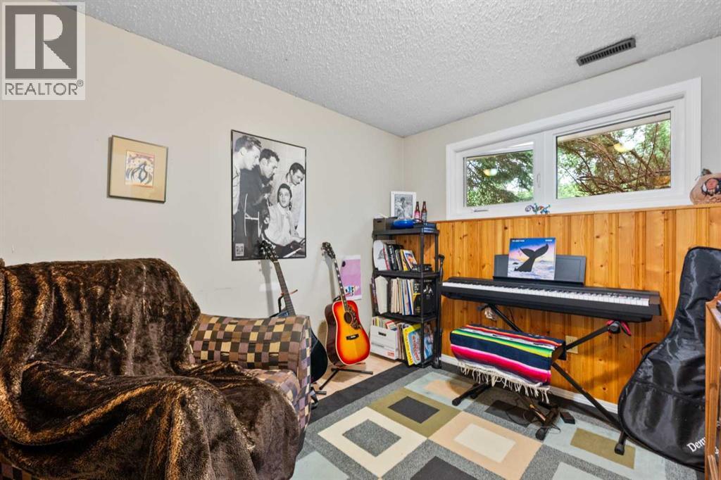 Single Family House Bi-level for Sale in  Lake Ontario Place SE Lake Bonavista Calgary 
