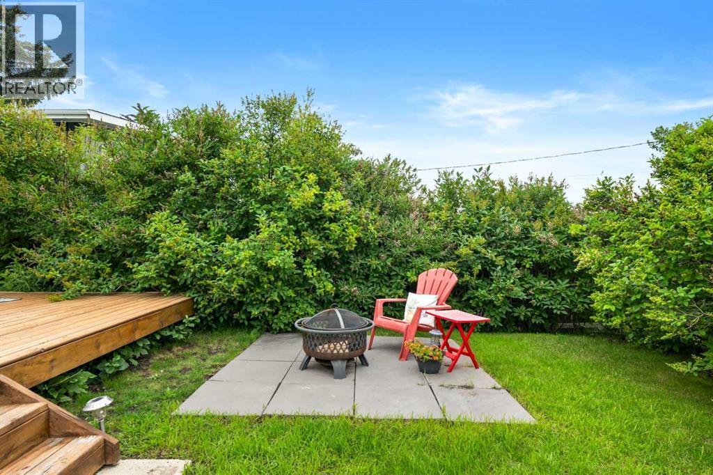 Single Family House Bi-level for Sale in  Lake Ontario Place SE Lake Bonavista Calgary 