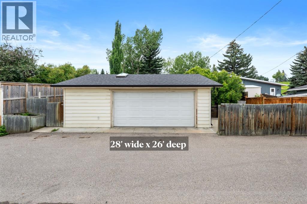 Single Family House Bi-level for Sale in  Lake Ontario Place SE Lake Bonavista Calgary 
