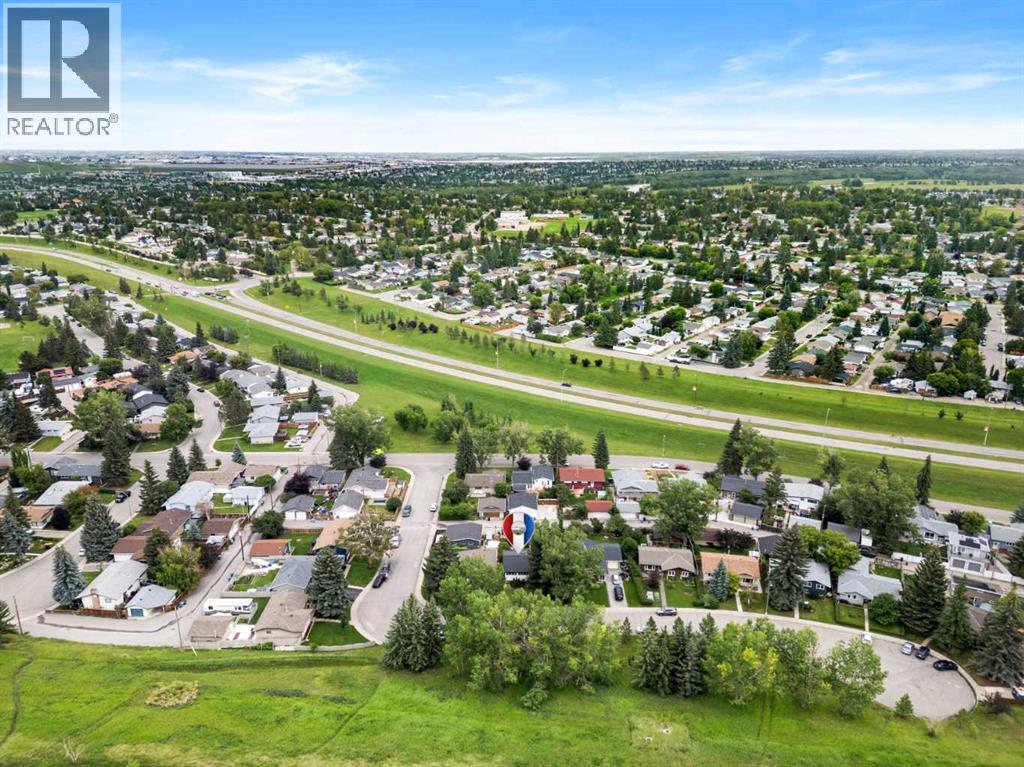 Single Family House Bi-level for Sale in  Lake Ontario Place SE Lake Bonavista Calgary 