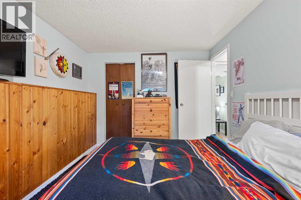 Single Family House Bi-level for Sale in  Lake Ontario Place SE Lake Bonavista Calgary 