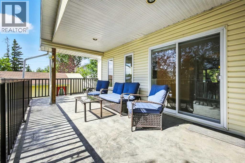 Single Family House 3 Level for Sale in  Huntford Green NE Huntington Hills Calgary 