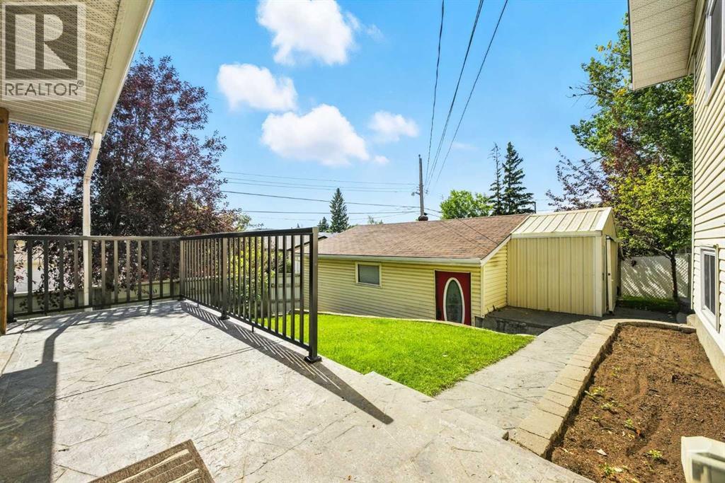 Single Family House 3 Level for Sale in  Huntford Green NE Huntington Hills Calgary 