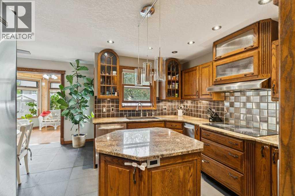 Single Family House for Sale in  Sandringham Close NW Sandstone Valley Calgary 