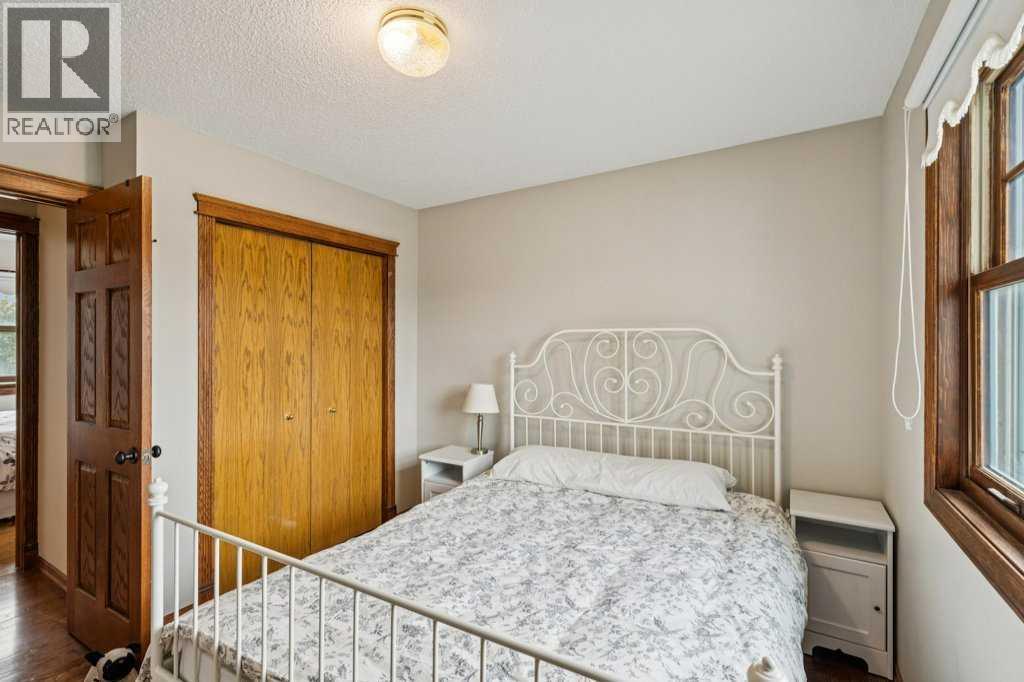 Single Family House for Sale in  Sandringham Close NW Sandstone Valley Calgary 