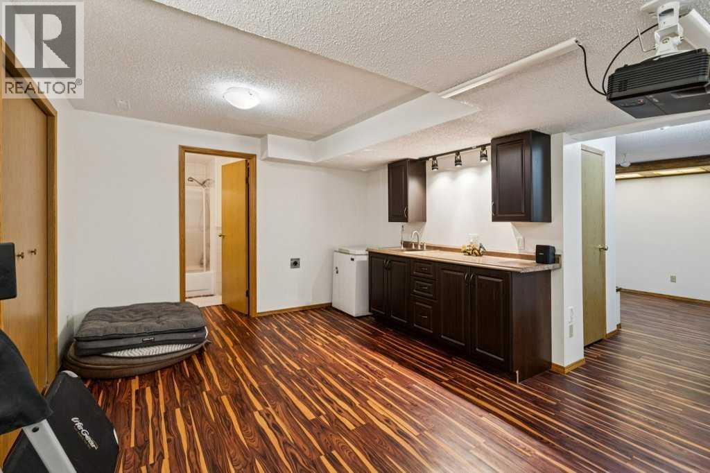 Single Family House for Sale in  Sandringham Close NW Sandstone Valley Calgary 