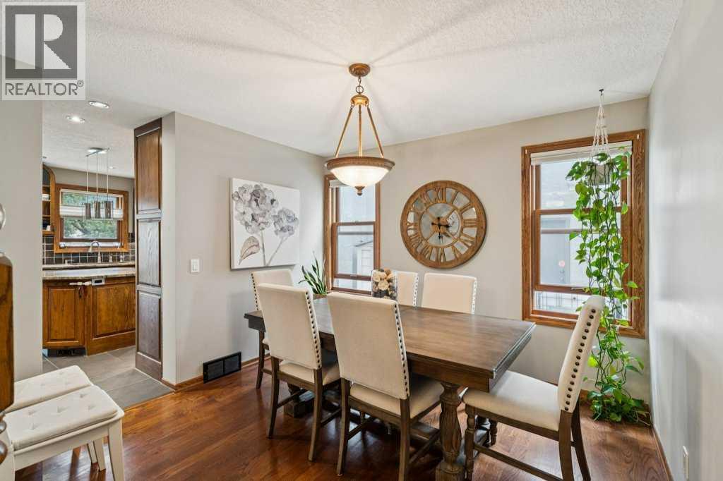 Single Family House for Sale in  Sandringham Close NW Sandstone Valley Calgary 