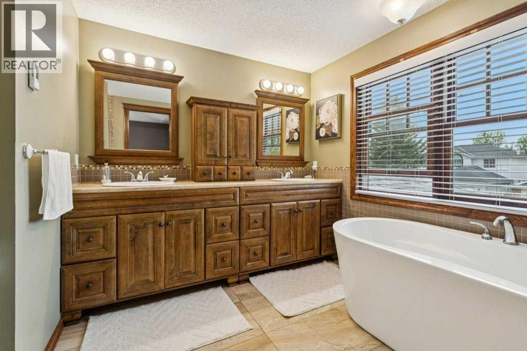 Single Family House for Sale in  Sandringham Close NW Sandstone Valley Calgary 