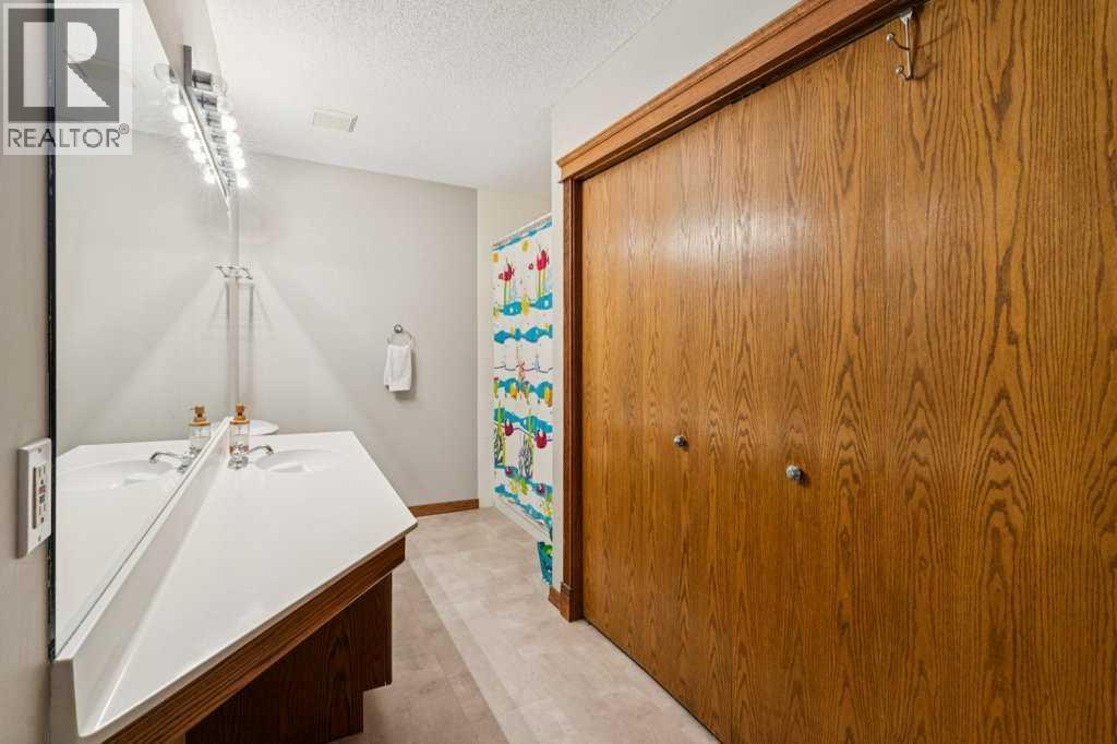 Single Family House for Sale in  Sandringham Close NW Sandstone Valley Calgary 