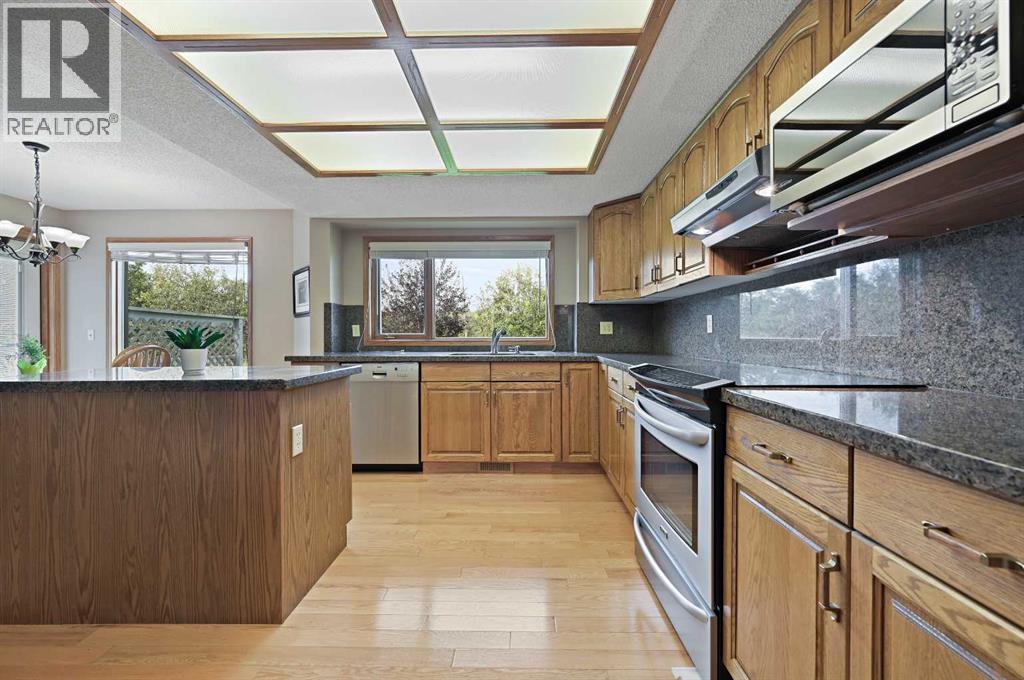 Single Family House for Sale in  Douglasbank Court SE Douglasdale/Glen Calgary 