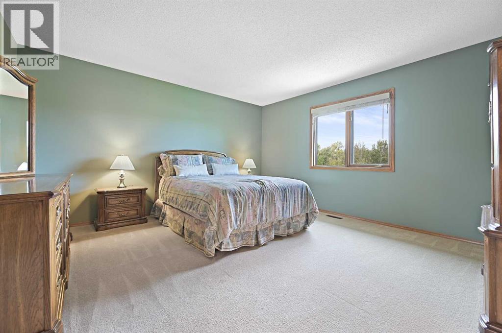 Single Family House for Sale in  Douglasbank Court SE Douglasdale/Glen Calgary 