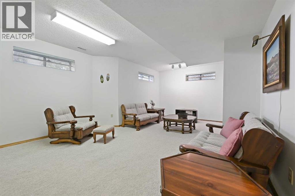 Single Family House for Sale in  Douglasbank Court SE Douglasdale/Glen Calgary 