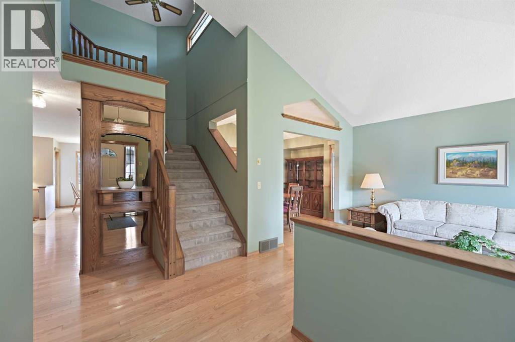 Single Family House for Sale in  Douglasbank Court SE Douglasdale/Glen Calgary 