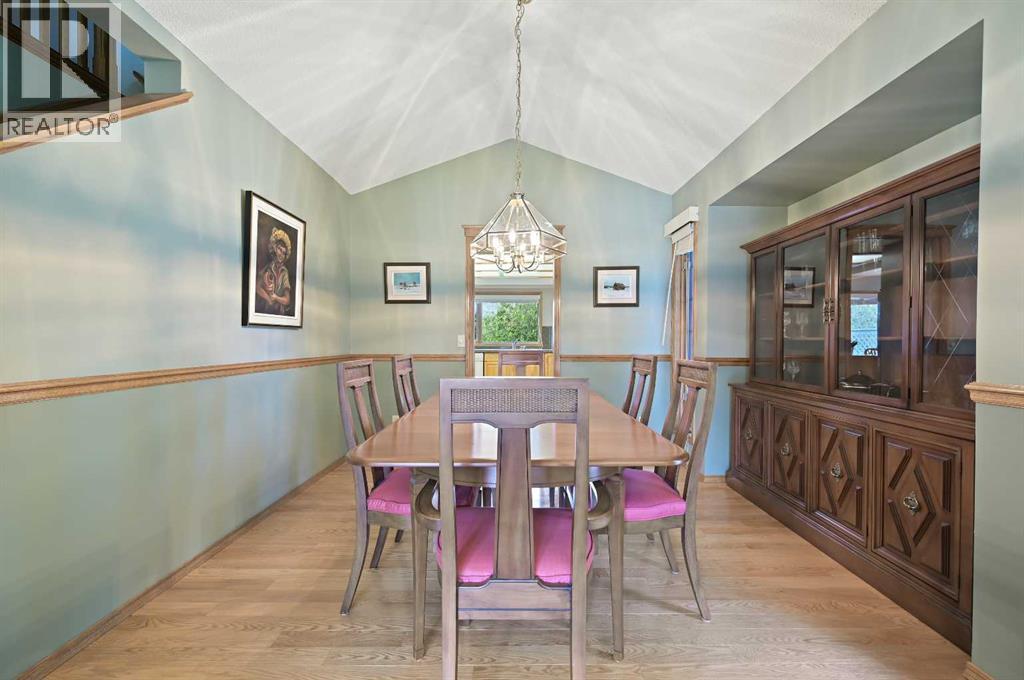 Single Family House for Sale in  Douglasbank Court SE Douglasdale/Glen Calgary 