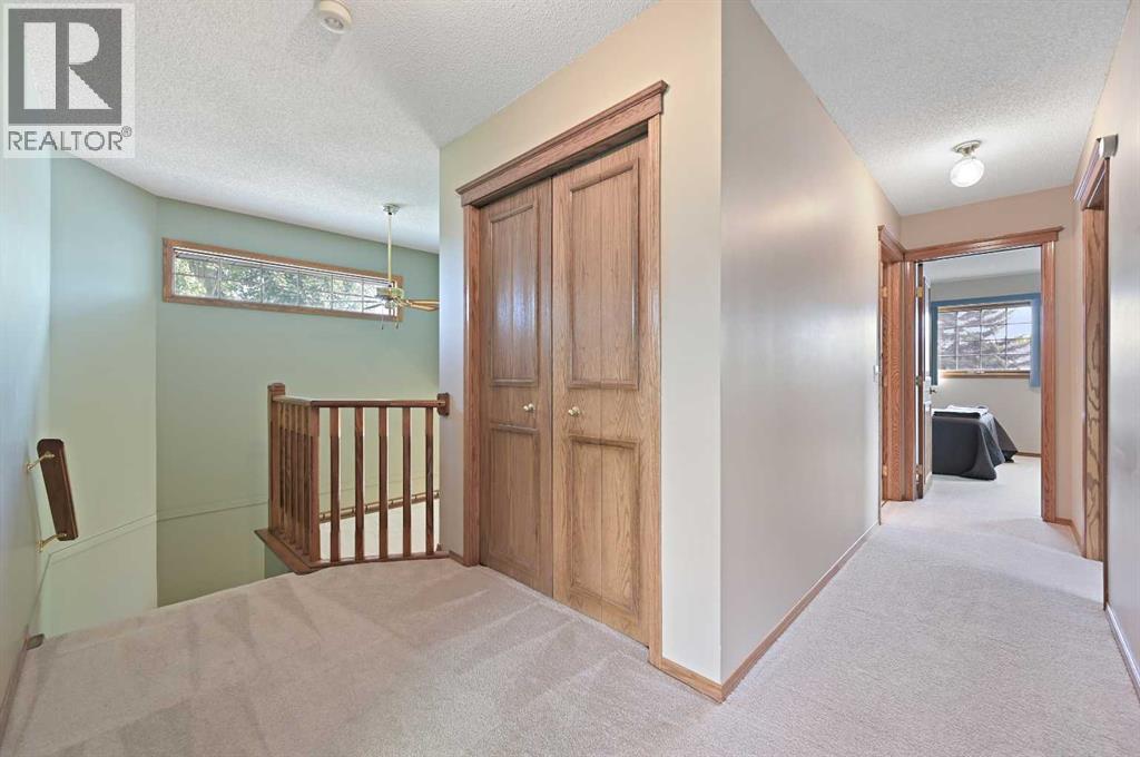 Single Family House for Sale in  Douglasbank Court SE Douglasdale/Glen Calgary 