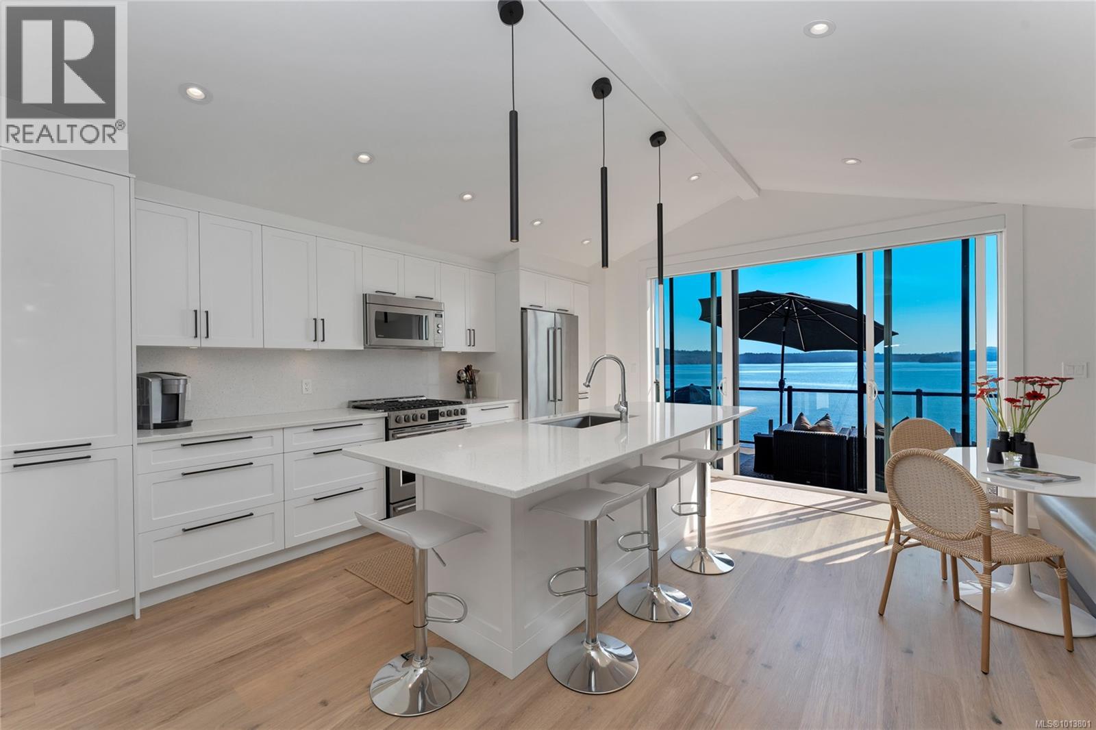 4 1723 Sandy Beach Road, Mill Bay