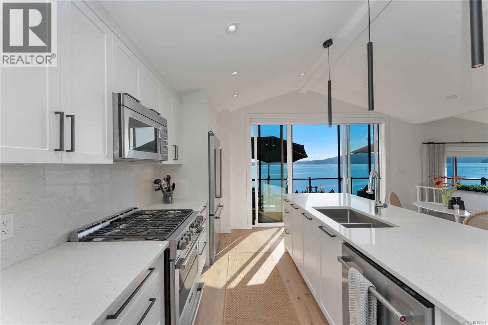 4 1723 Sandy Beach Road, Mill Bay