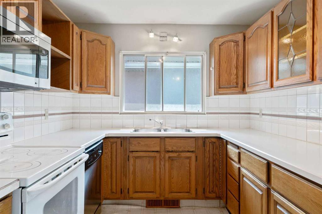 Single Family House Bungalow for Sale in  Kendall Place SW Kingsland Calgary 