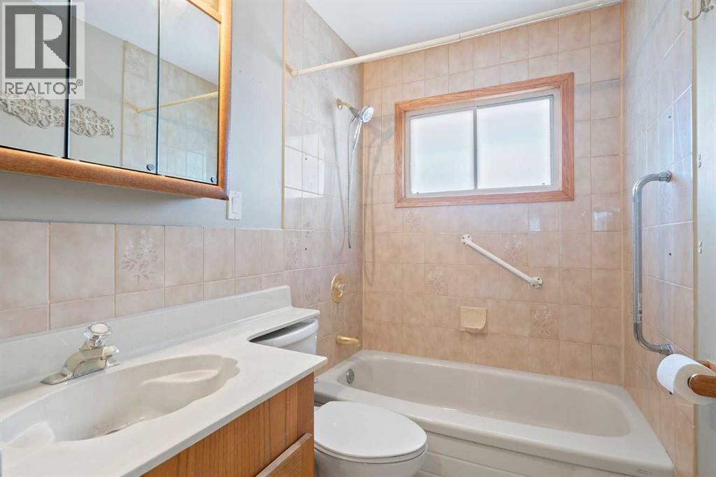 Single Family House Bungalow for Sale in  Kendall Place SW Kingsland Calgary 