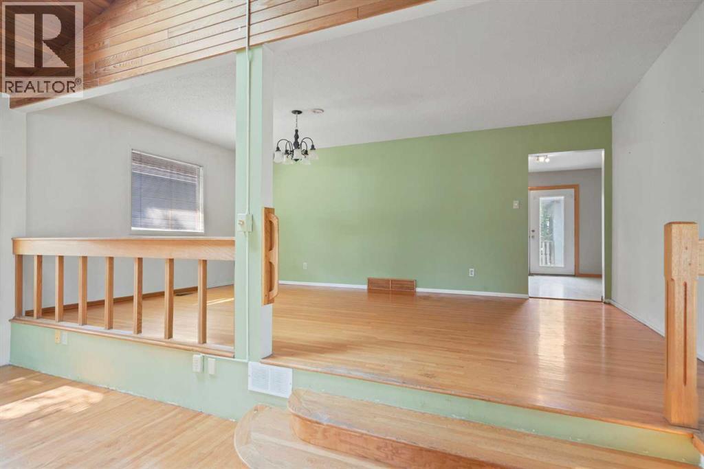 Single Family House Bungalow for Sale in  Kendall Place SW Kingsland Calgary 