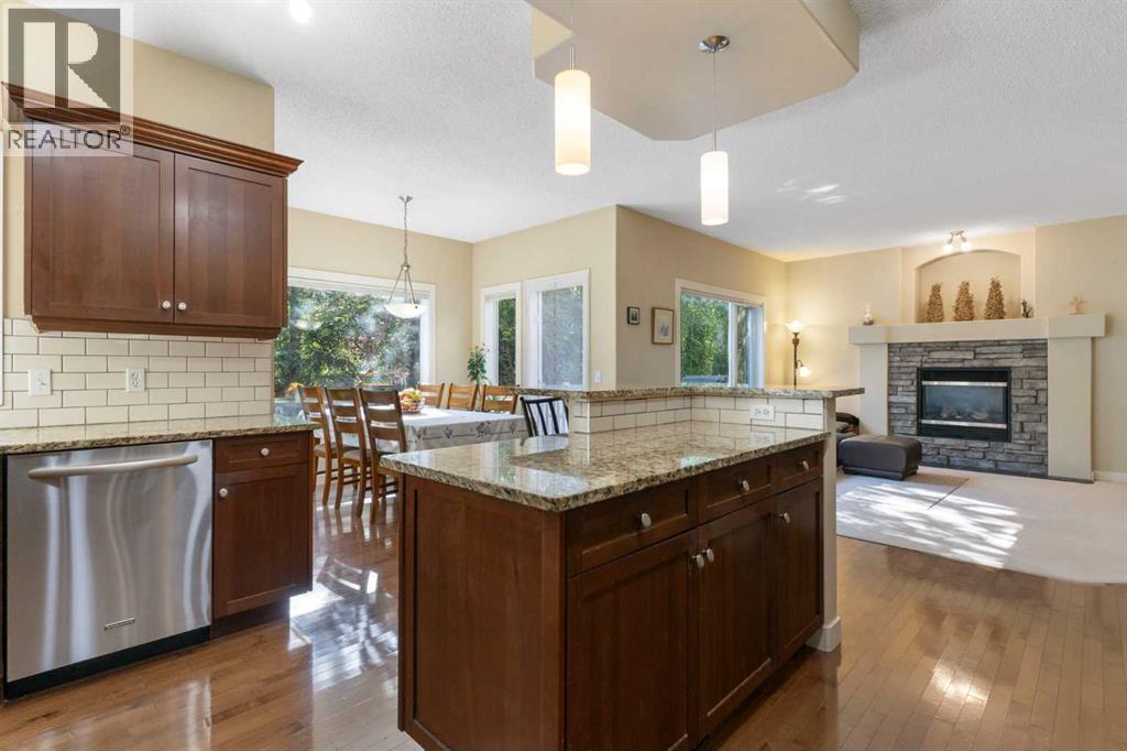Single Family House for Sale in  Tuscany Glen Way NW Tuscany Calgary 