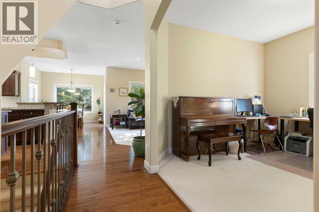 Single Family House for Sale in  Tuscany Glen Way NW Tuscany Calgary 